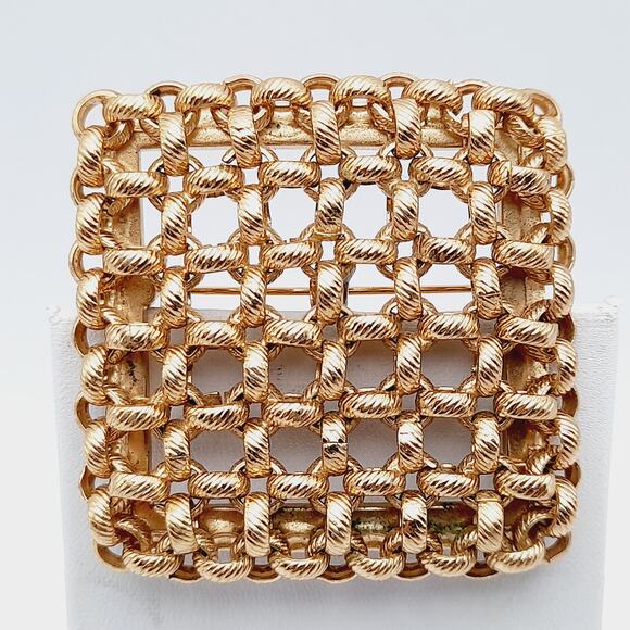 Vintage Monet Gold Plated Woven Square Brooch – 1980s Statement Designer Jewelry - Picture 10 of 10